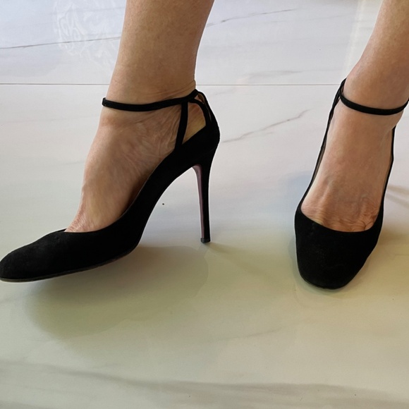 Designer Christian Louboutin Suede Pumps - Picture 4 of 8